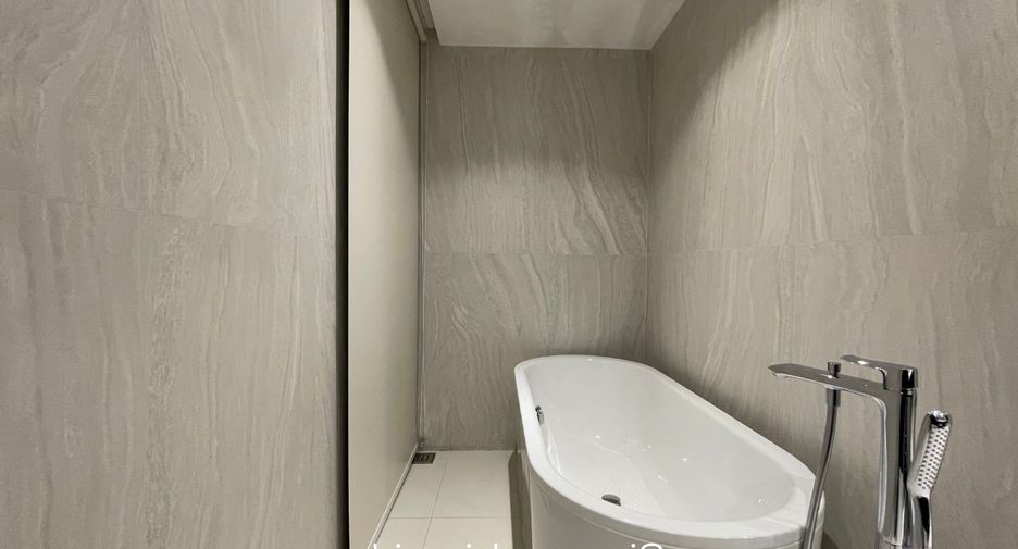 For rent 3 bedrooms condo in Watthana, Bangkok