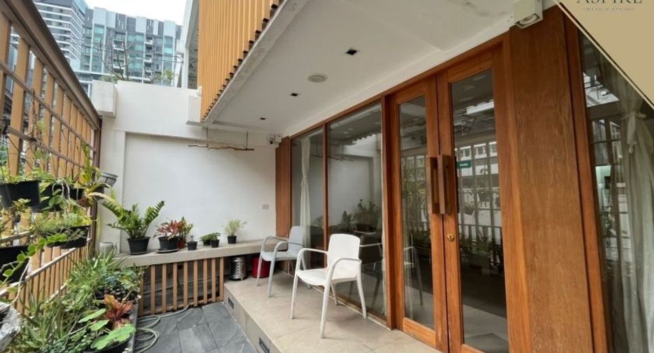For rent and for sale 2 bedrooms townhouse in Watthana, Bangkok