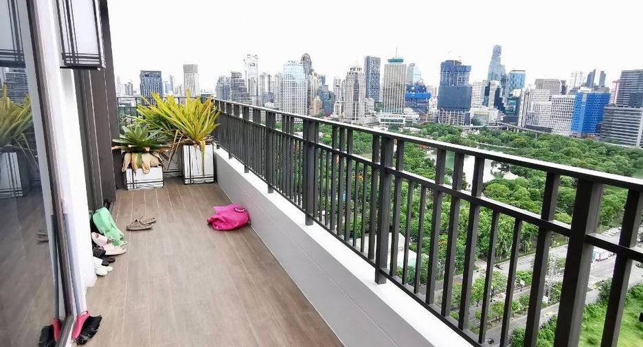 For rent and for sale 3 bedrooms condo in Pathum Wan, Bangkok