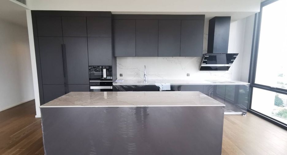 For rent and for sale 3 bedrooms condo in Pathum Wan, Bangkok