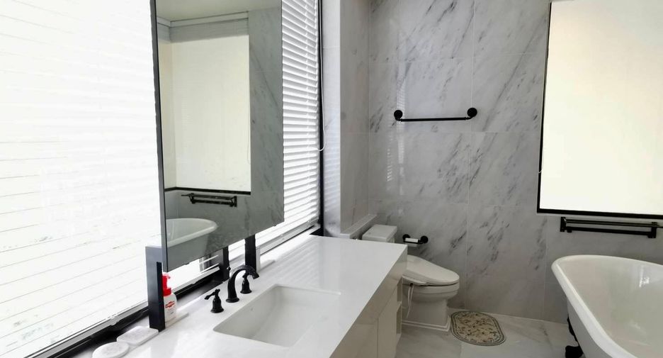 For rent and for sale 3 bedrooms condo in Pathum Wan, Bangkok