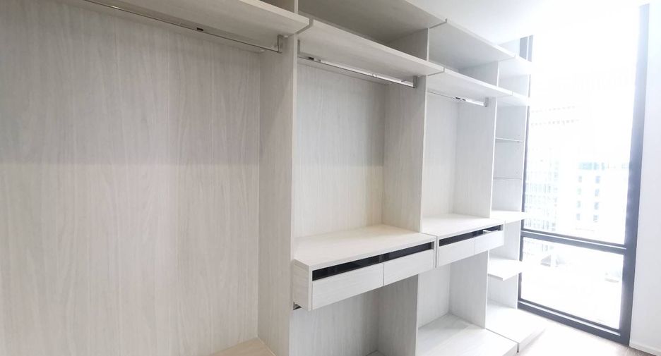 For rent and for sale 3 bedrooms condo in Pathum Wan, Bangkok