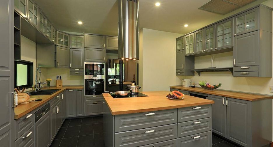 For rent and for sale 4 bedrooms villa in Mueang Phuket, Phuket