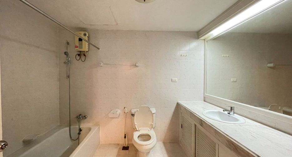 For rent 3 bedrooms apartment in Pathum Wan, Bangkok