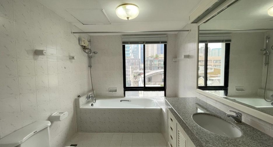 For rent 3 bedrooms apartment in Pathum Wan, Bangkok