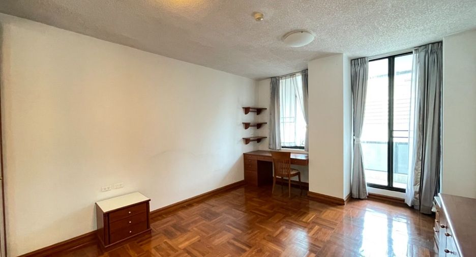 For rent 3 bedrooms apartment in Pathum Wan, Bangkok