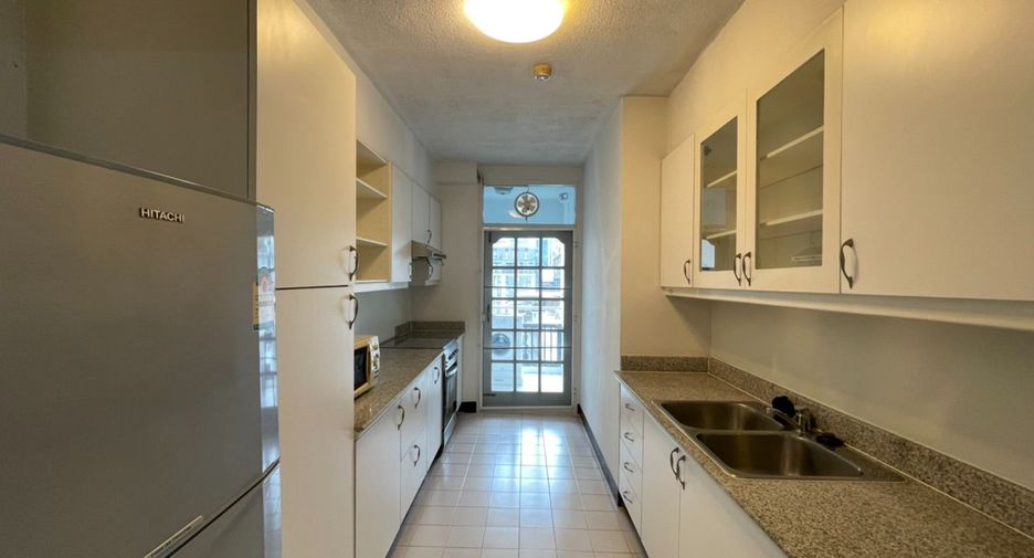 For rent 3 bedrooms apartment in Pathum Wan, Bangkok