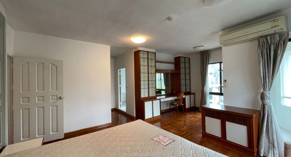 For rent 3 bedrooms apartment in Pathum Wan, Bangkok