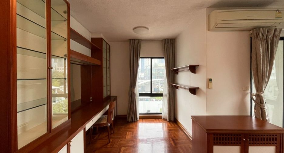 For rent 3 bedrooms apartment in Pathum Wan, Bangkok