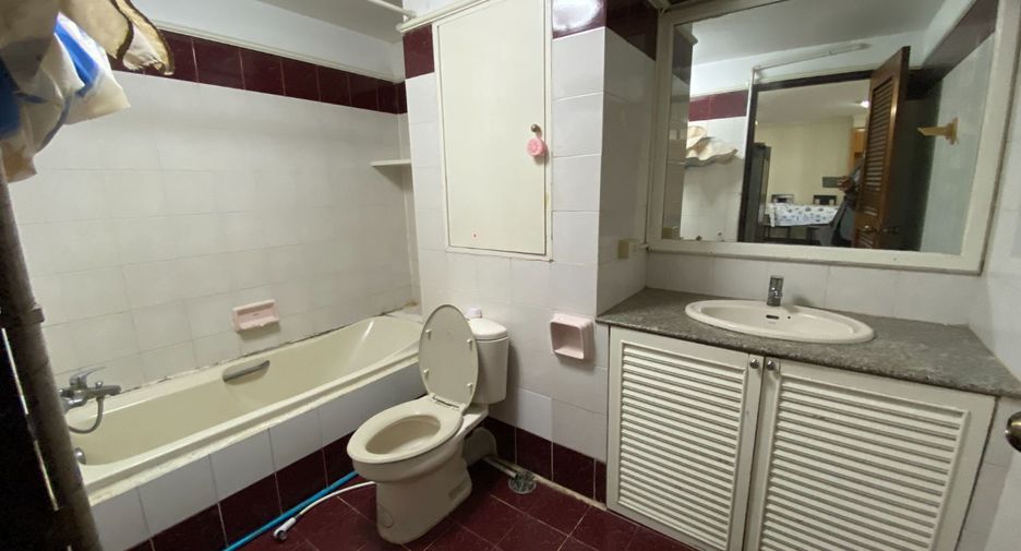 For rent and for sale 2 bedrooms condo in Watthana, Bangkok