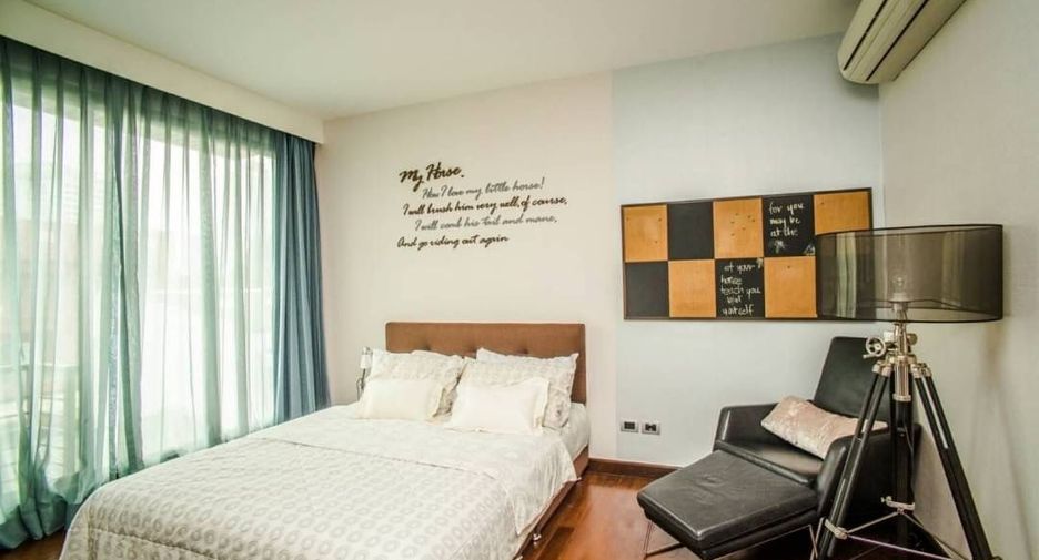 Haus zur Miete mit 4 Zimmer in Watthana, Bangkok