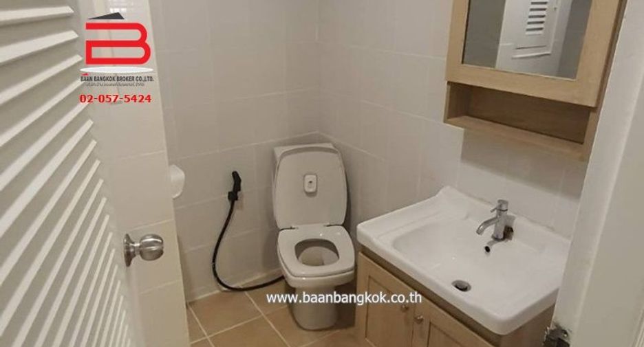 For sale 2 bedrooms condo in Huai Khwang, Bangkok