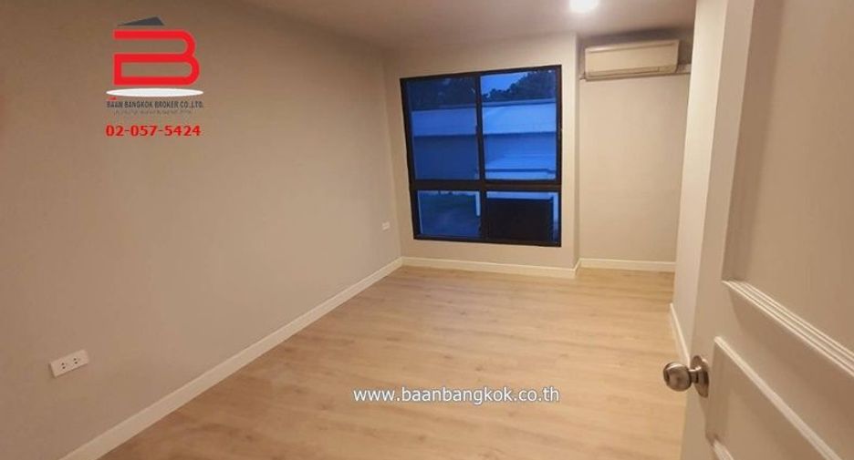 For sale 2 bedrooms condo in Huai Khwang, Bangkok