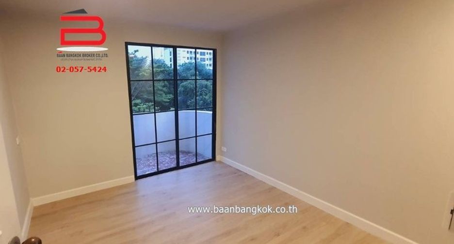 For sale 2 bedrooms condo in Huai Khwang, Bangkok