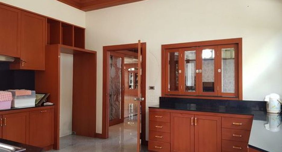 Haus zur Miete mit 6 Zimmer in Suan Luang, Bangkok