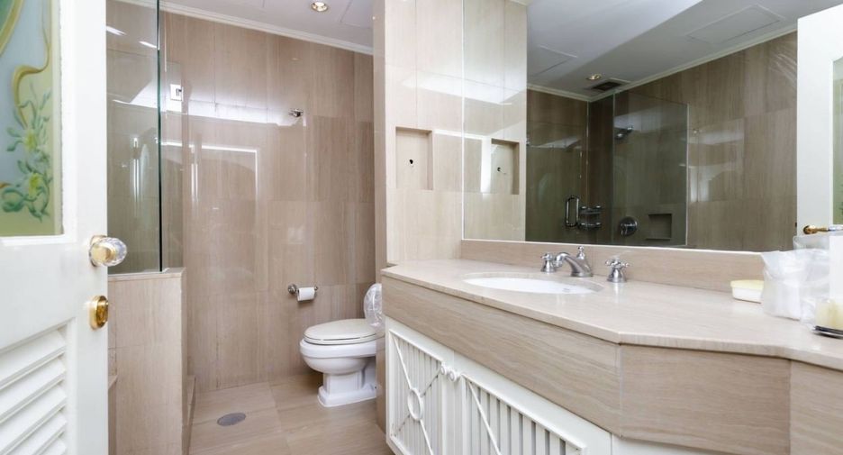 Condo en alquiler y en venta de 3 habitaciones en Pathum Wan, Bangkok