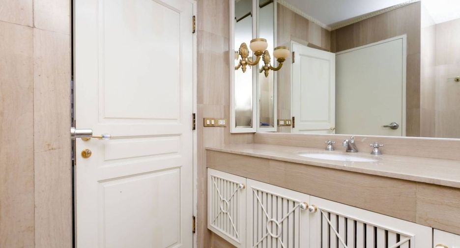 Condo en alquiler y en venta de 3 habitaciones en Pathum Wan, Bangkok