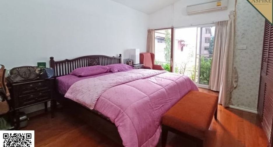 For sale 4 bedrooms condo in Khlong Toei, Bangkok