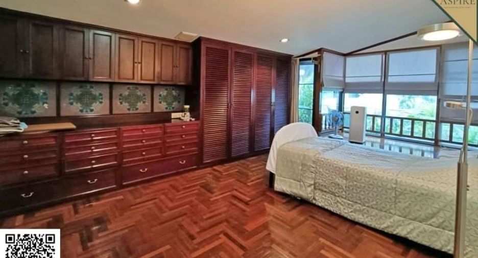 For sale 4 bedrooms condo in Khlong Toei, Bangkok