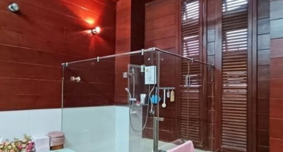 For sale 4 bedrooms condo in Khlong Toei, Bangkok