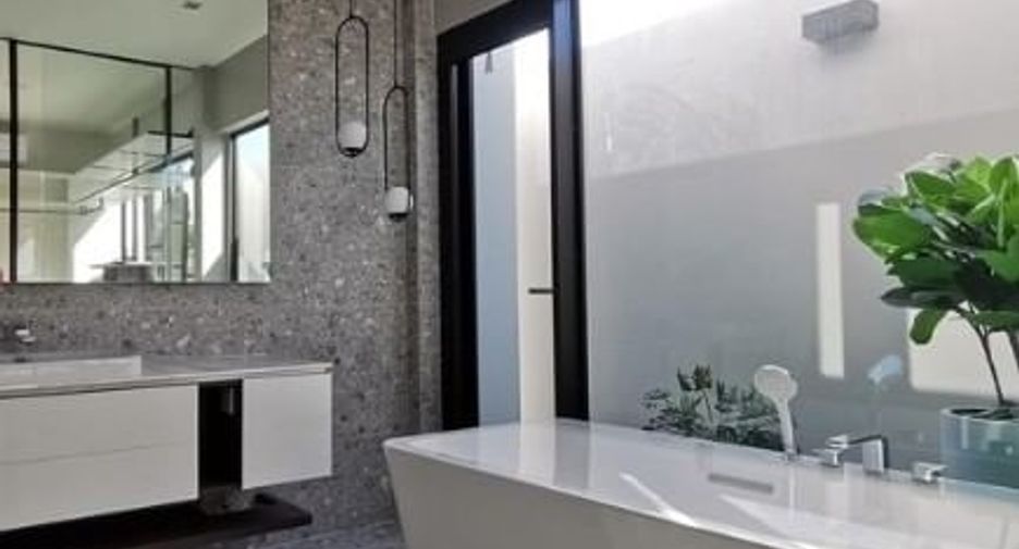 Casa en venta de 4 habitaciones en Saphan Sung, Bangkok