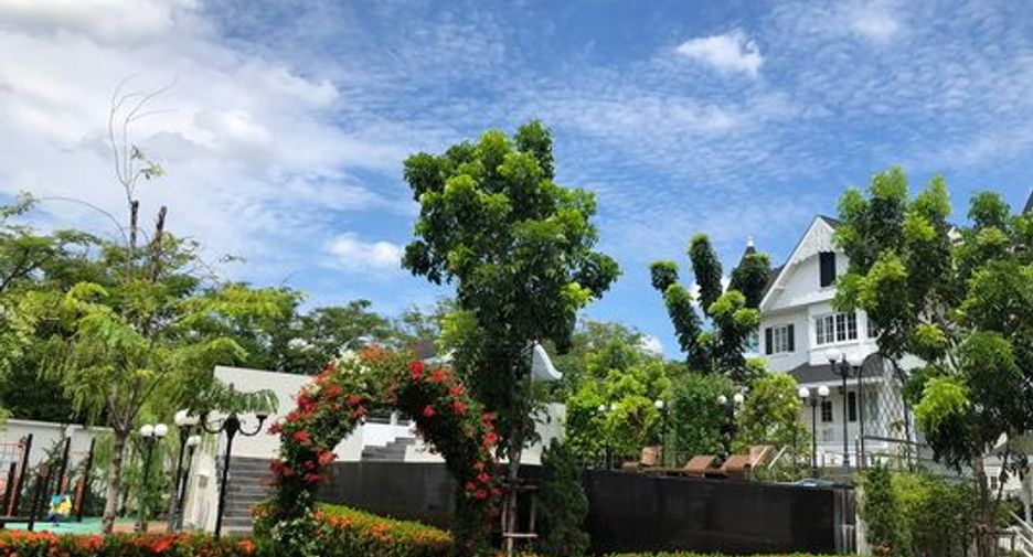 For sale 4 ベッドルーム house in Bang Na, Bangkok