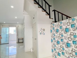 Casa adosada en venta de 3 habitaciones en Mueang Rayong, Rayong