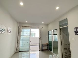 Casa adosada en venta de 3 habitaciones en Mueang Rayong, Rayong