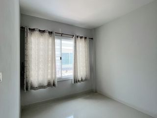 Casa adosada en venta de 3 habitaciones en Mueang Rayong, Rayong