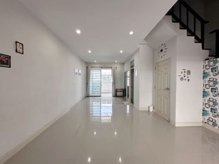 Casa adosada en venta de 3 habitaciones en Mueang Rayong, Rayong