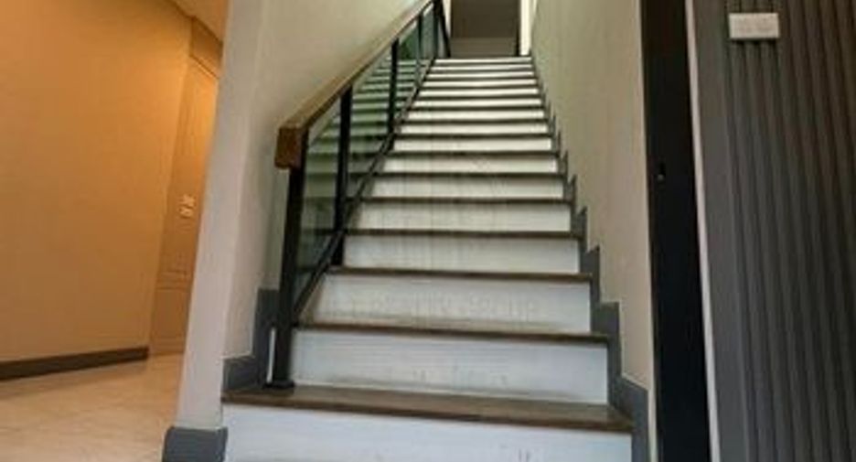 Haus zur Miete und zum Kauf mit 4 Zimmer in Prawet, Bangkok