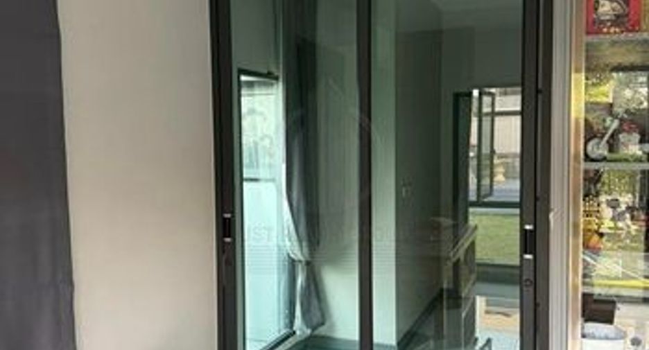 Haus zur Miete und zum Kauf mit 4 Zimmer in Prawet, Bangkok