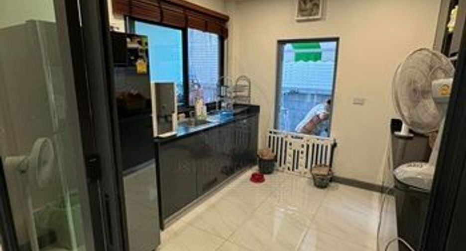 Haus zur Miete und zum Kauf mit 4 Zimmer in Prawet, Bangkok