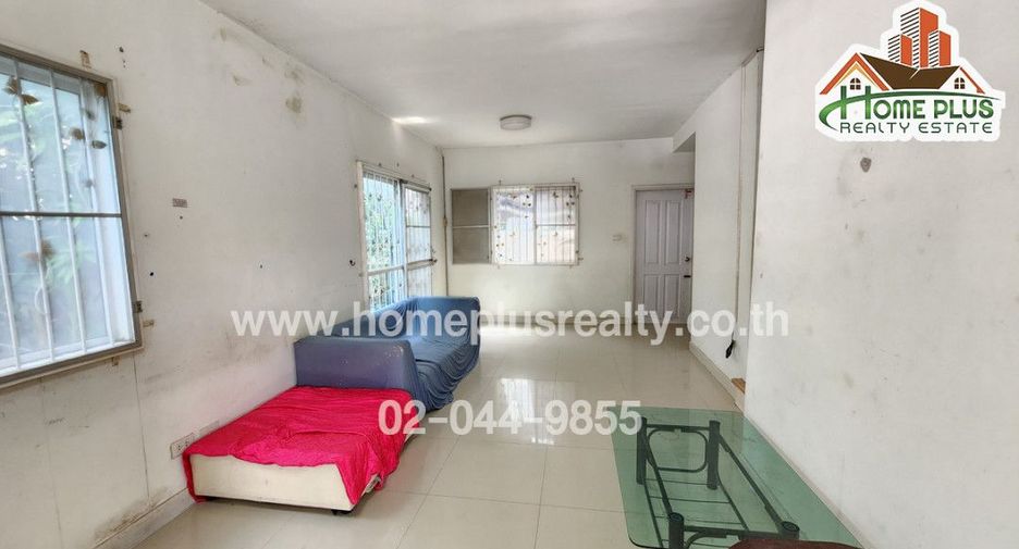 For sale 4 bedrooms townhouse in Mueang Pathum Thani, Pathum Thani