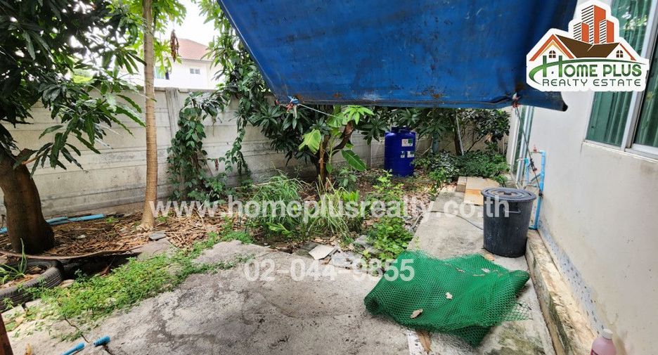 For sale 4 bedrooms townhouse in Mueang Pathum Thani, Pathum Thani