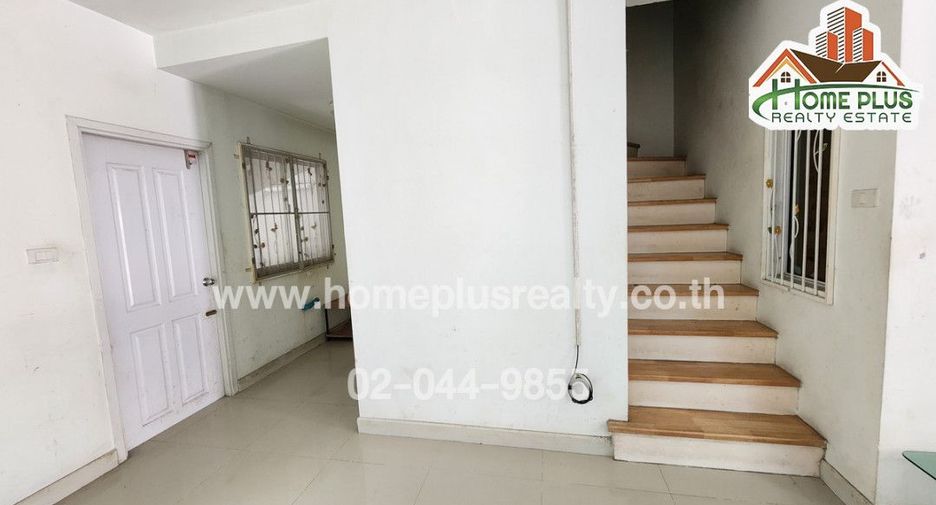 For sale 4 bedrooms townhouse in Mueang Pathum Thani, Pathum Thani