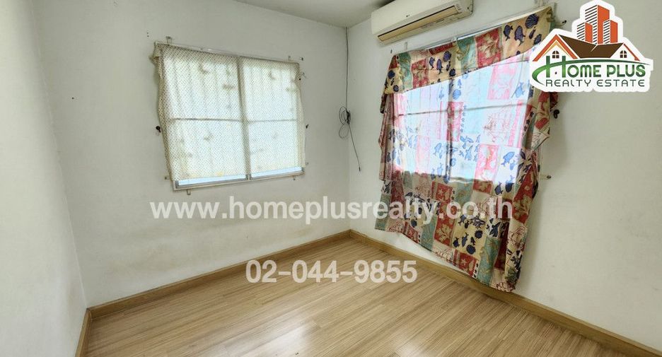 For sale 4 bedrooms townhouse in Mueang Pathum Thani, Pathum Thani