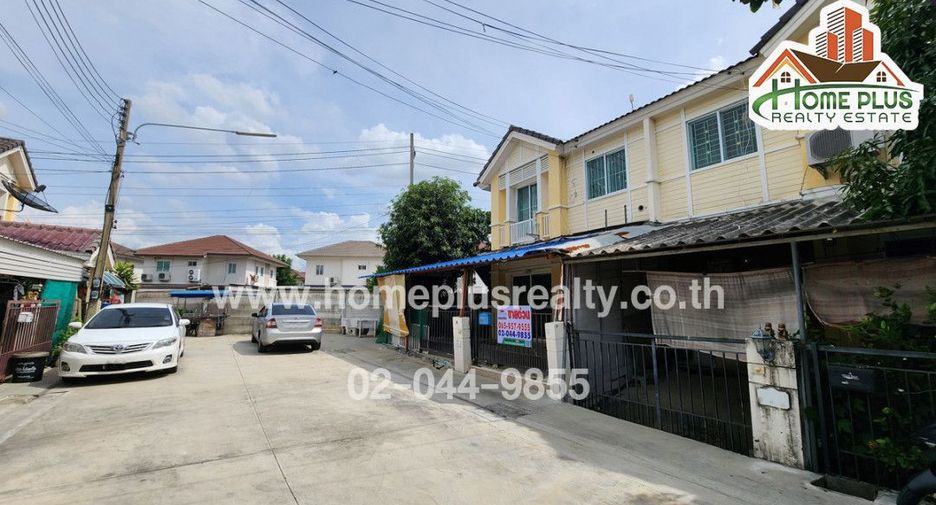 For sale 4 bedrooms townhouse in Mueang Pathum Thani, Pathum Thani