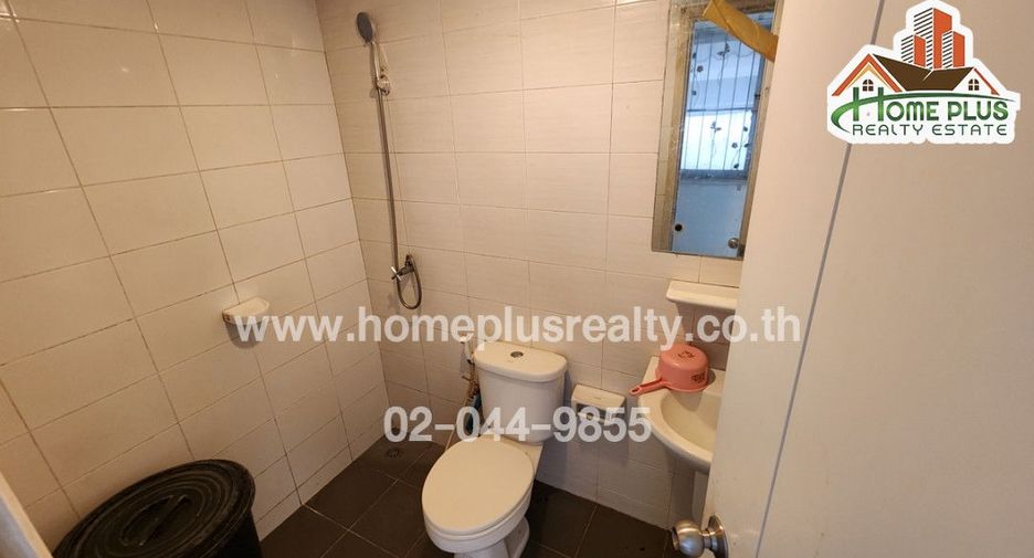 For sale 4 bedrooms townhouse in Mueang Pathum Thani, Pathum Thani