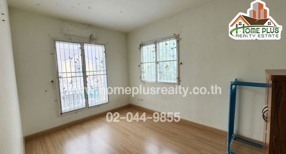 For sale 4 bedrooms townhouse in Mueang Pathum Thani, Pathum Thani