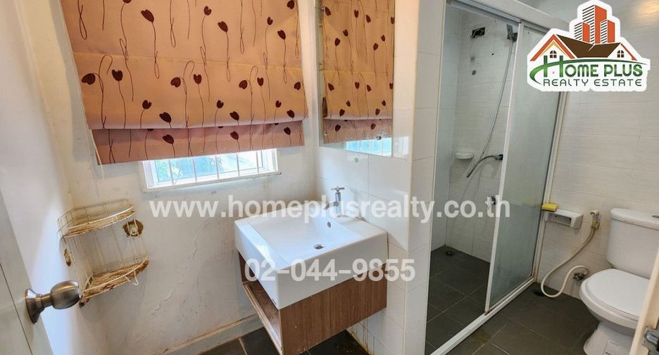 For sale 4 bedrooms townhouse in Mueang Pathum Thani, Pathum Thani