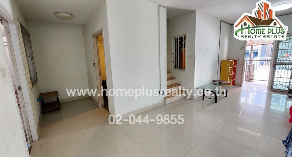 For sale 4 bedrooms townhouse in Mueang Pathum Thani, Pathum Thani