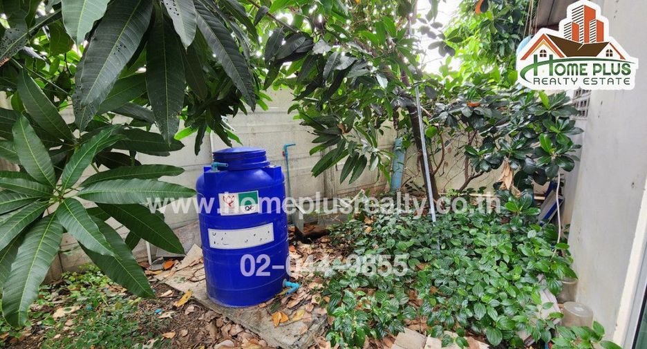For sale 4 bedrooms townhouse in Mueang Pathum Thani, Pathum Thani