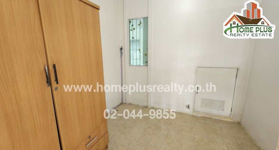 For sale 4 bedrooms townhouse in Mueang Pathum Thani, Pathum Thani
