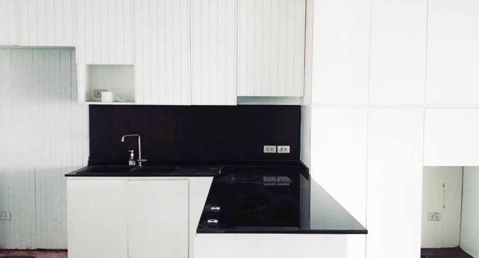 For sale 2 bedrooms condo in Huai Khwang, Bangkok