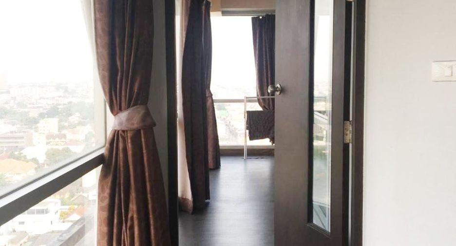 For sale 2 bedrooms condo in Huai Khwang, Bangkok