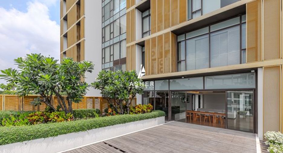 For rent 3 bedrooms condo in Pathum Wan, Bangkok
