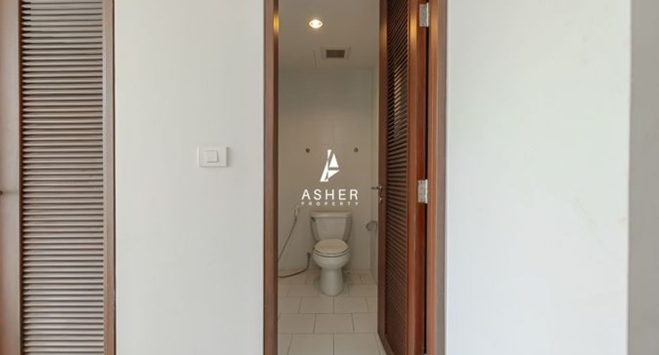 For rent 3 bedrooms condo in Pathum Wan, Bangkok