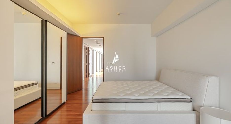 For rent 3 bedrooms condo in Pathum Wan, Bangkok