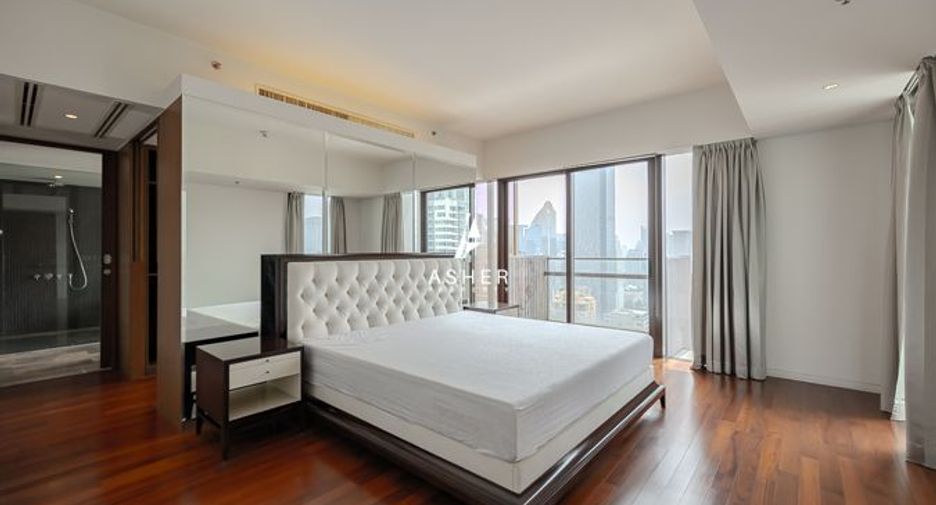 For rent 3 bedrooms condo in Pathum Wan, Bangkok